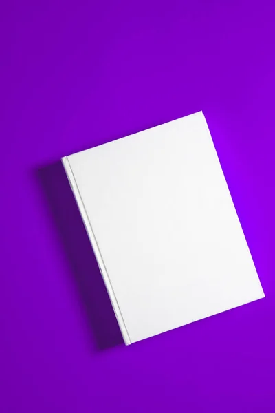 Mockup Chiuso Libro Quadrato Bianco Sfondo Bianco Carta Strutturata Modello — Foto Stock