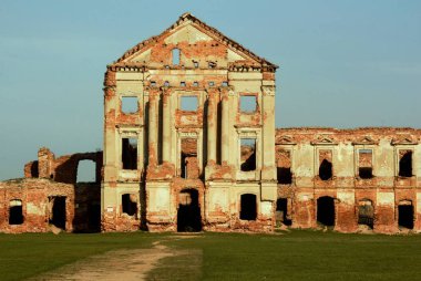 Ruzhany Kalesi 'nin kalıntıları