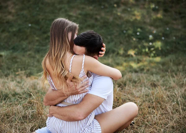 Young Couple Love Sitting Green Yellow Grass Lawn Hugging Embracing — Stock Photo, Image