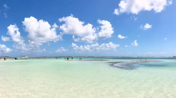 Vista Sull Oceano Con Acque Turchesi Poco Profonde Cielo Blu — Foto Stock