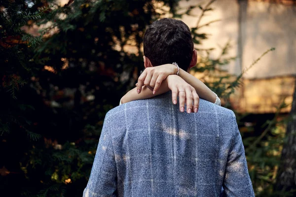 Nahaufnahme Von Bräutigam Und Braut Die Sich Hochzeitstag Herbst Freien — Stockfoto