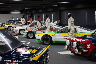 Madrid, İspanya - Aralık 2019: Teo Martin Müzesi - Msi Motor ve Spor Enstitüsü 'nde araba koleksiyonu. Pahalı yarış araçlarının eşsiz sergisi. Bina, Francisco de Vitoria Üniversitesi 'nin bir parçasıdır.