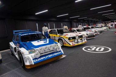 Madrid, İspanya - Aralık 2019: Teo Martin Müzesi - Msi Motor ve Spor Enstitüsü 'nde araba koleksiyonu. Pahalı yarış araçlarının eşsiz sergisi. Bina, Francisco de Vitoria Üniversitesi 'nin bir parçasıdır.