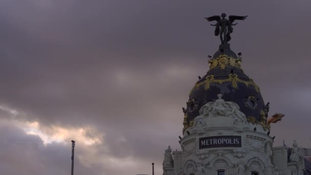Madrid Spanyol Desember 2019 Gedung Metropolis Terkenal Pusat Kota Dirancang — Stok Video
