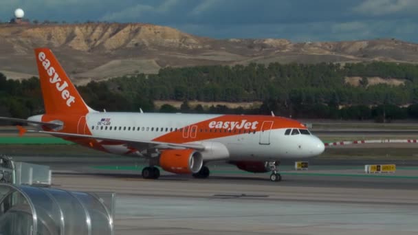 Madrid Spanya Aralık 2019 Madrid Barajas Havaalanı Ndaki Easyjet Ovası — Stok video