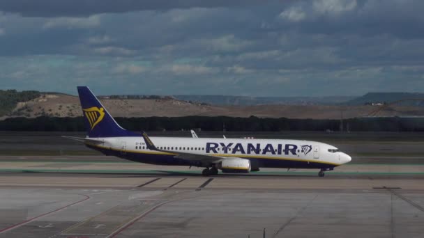 Madrid España Diciembre 2019 Llanura Ryanair Madrid Aeropuerto Barajas Avión — Vídeo de stock