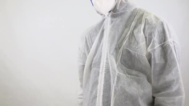 Docteur Avec Costume Complet Masque Montrant Stop Signe Avec Main — Video