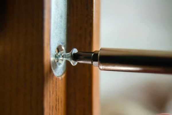 Close Carpenter Repairing Door Lock Installing Door Handle Handyman Tightening — Stock Photo, Image