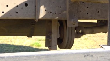 Kanalizasyon tankı pompasını kapatın ve dışarıyı temizleyin. Dönen araba parçası, kanalizasyon pompalama makinesi