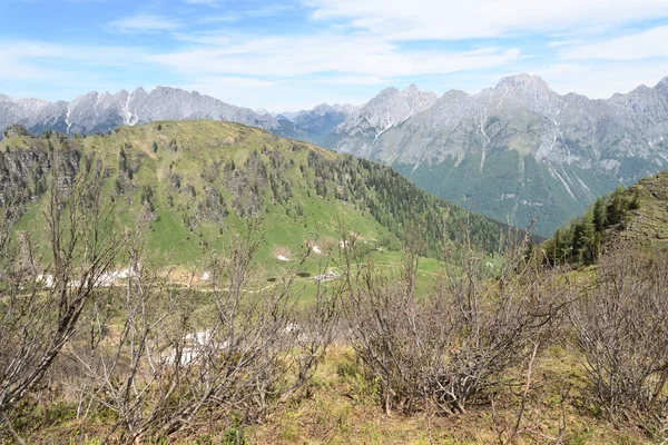 在托隆登山顶上远足 — 图库照片