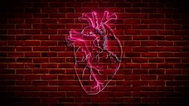 Duvarda neon bir kalp