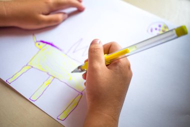 Çocuk resim resim. El atış.