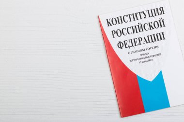 Rusya Federasyonu Anayasası. Kitapta Rusya Federasyonu 'nun anayasası ve Rusya' nın marşı yazılı..