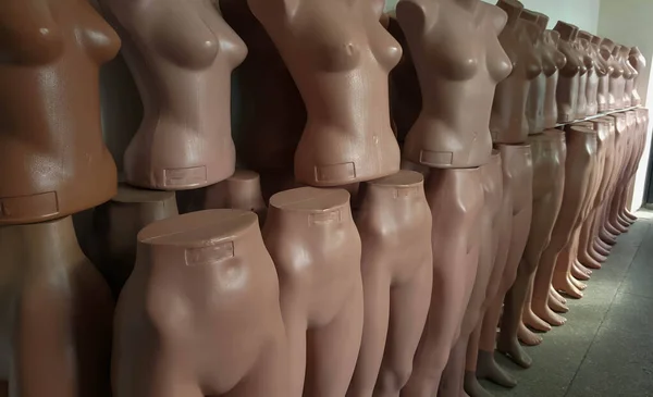 Warehouse mannequins of a large distribution network