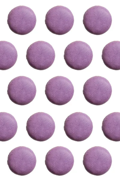 白で隔離された紫色のマカロン — ストック写真