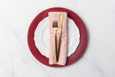 Altın sofra takımlı bayram servis tabağı