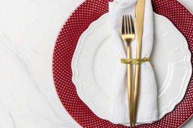 çatal ve bıçak plaka üzerinde kapatın