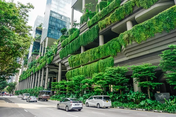 Singapore März 2018 Grünes Gebäude Einer Stadtstraße — Stockfoto