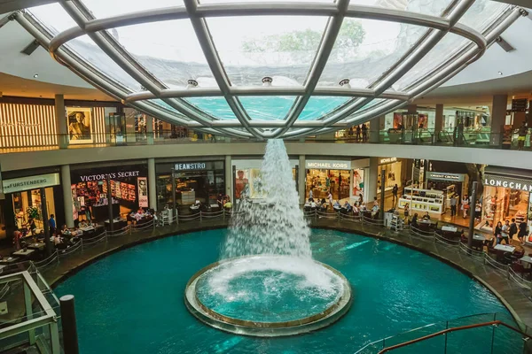 Singapur Marzo 2018 Fuente Hidromasaje Centro Comercial Ciudad Imágenes de stock libres de derechos