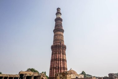 Kutub Minar, dünyanın en uzun tuğla minaresi.