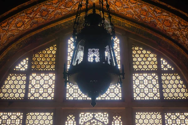 Декоративна Лампа Гробниці Акбара Великого — стокове фото