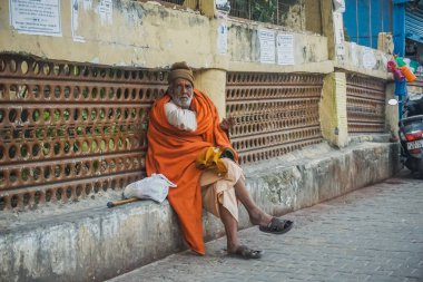 Rishikesh, Hindistan - 3 Kasım 2017: Bir şehir caddesinde yerel yoğurtlar