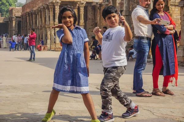 Delhi Índia Outubro 2017 Engraçado Crianças Indianas Posando Para Câmera — Fotografia de Stock