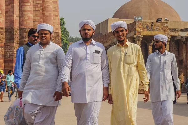 Delhi Índia Outubro 2017 Quatro Homens Muçulmanos Território Qutub Minar — Fotografia de Stock