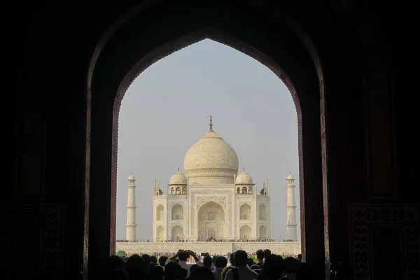 Agra India 2017 Taj Mahal 건축의걸 작품중 관광객들 경이로운 세계를 — 스톡 사진