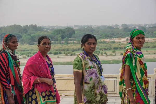Agra Índia Outubro 2017 Mulheres Indianas Sari Uma Rua Cidade — Fotografia de Stock