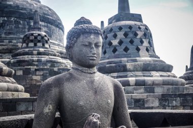 Borobudur Tapınağı - dünyanın en büyük Budist tapınağı.