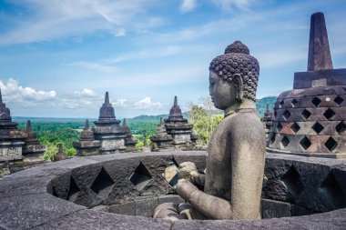 Borobudur Tapınağı - dünyanın en büyük Budist tapınağı.