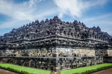 Borobudur Tapınağı - dünyanın en büyük Budist tapınağı.