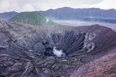 Bromo volkanı krateri.