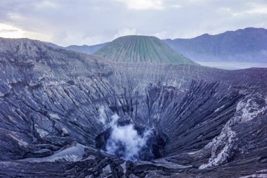 Bromo volkanı krateri.