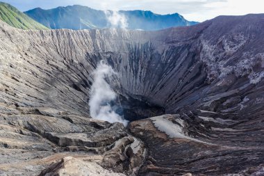 Bromo volkanı krateri.