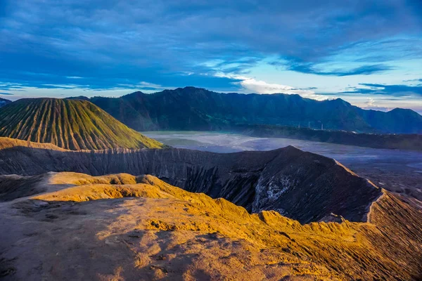 Чудовий Захід Сонця Діючому Вулкані Бромо — стокове фото