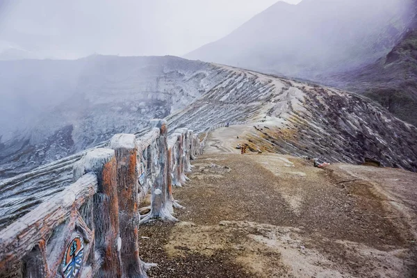Тропа Кратеру Вулкана Иджен — стоковое фото