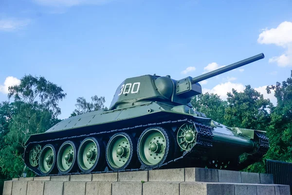 Berlin Germany July 2018 Soviet Memorial Tanks Howitzers Built Memory — Stockfoto