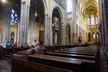 Prag, Çek Cumhuriyeti - 28 Temmuz 2018: St. Vitus Rotunda 'nın İçi