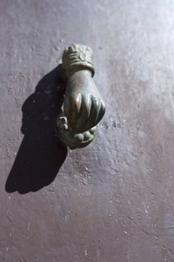 ahşap kapı antika paslı kilit