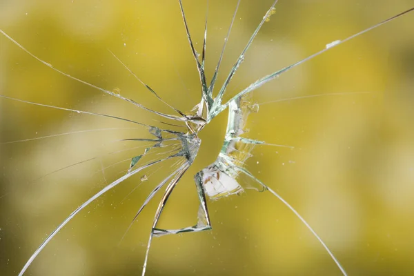 Janela de vidro quebrado — Fotografia de Stock