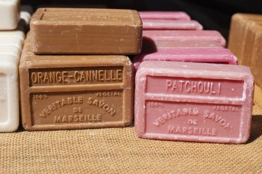 Fransa 'nın Nize şehrinde Marsilya' nın Aromatik ve renkli sabunu