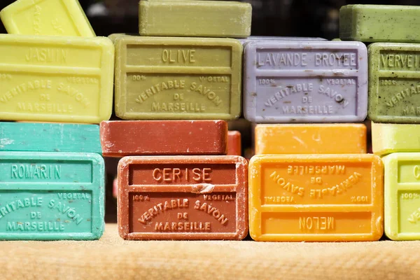 Fransa 'nın Nize şehrinde Marsilya' nın Aromatik ve renkli sabunu