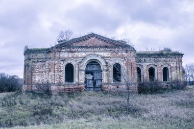 Baudenkmals 'ın Rotem Backstein Retro bei wlktem Herbstwstwetter adlı eserinin tarihçesini yazmıştır.
