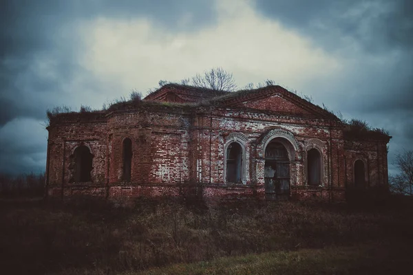 Ruins Old Historical Monument Architecture Made Red Brick Retro Cloudy — Stock Photo, Image