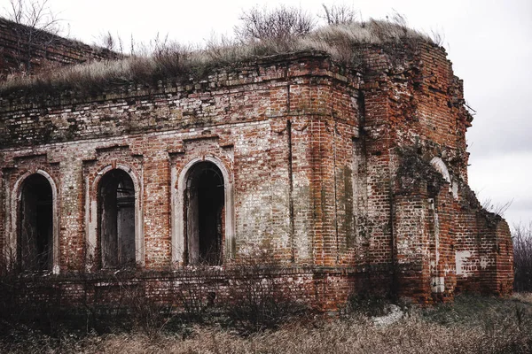 Die Ruinen Des Alten Historischen Baudenkmals Aus Rotem Backstein Trüben — Stockfoto