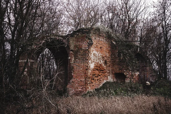 Las Ruinas Del Antiguo Monumento Histórico Arquitectura Hecha Ladrillo Rojo —  Fotos de Stock