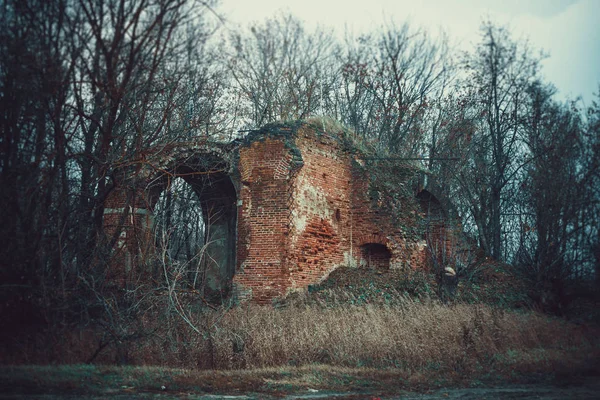 Ruinen Eines Alten Historischen Baudenkmals Aus Rotem Backstein Retro Bei —  Fotos de Stock