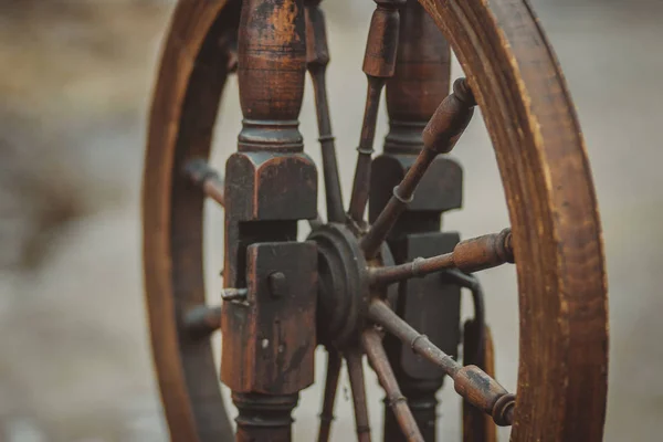 Old Vintage Antique Peasant Retro Spinning Wheel Weaving Craft Thread — Stock Photo, Image